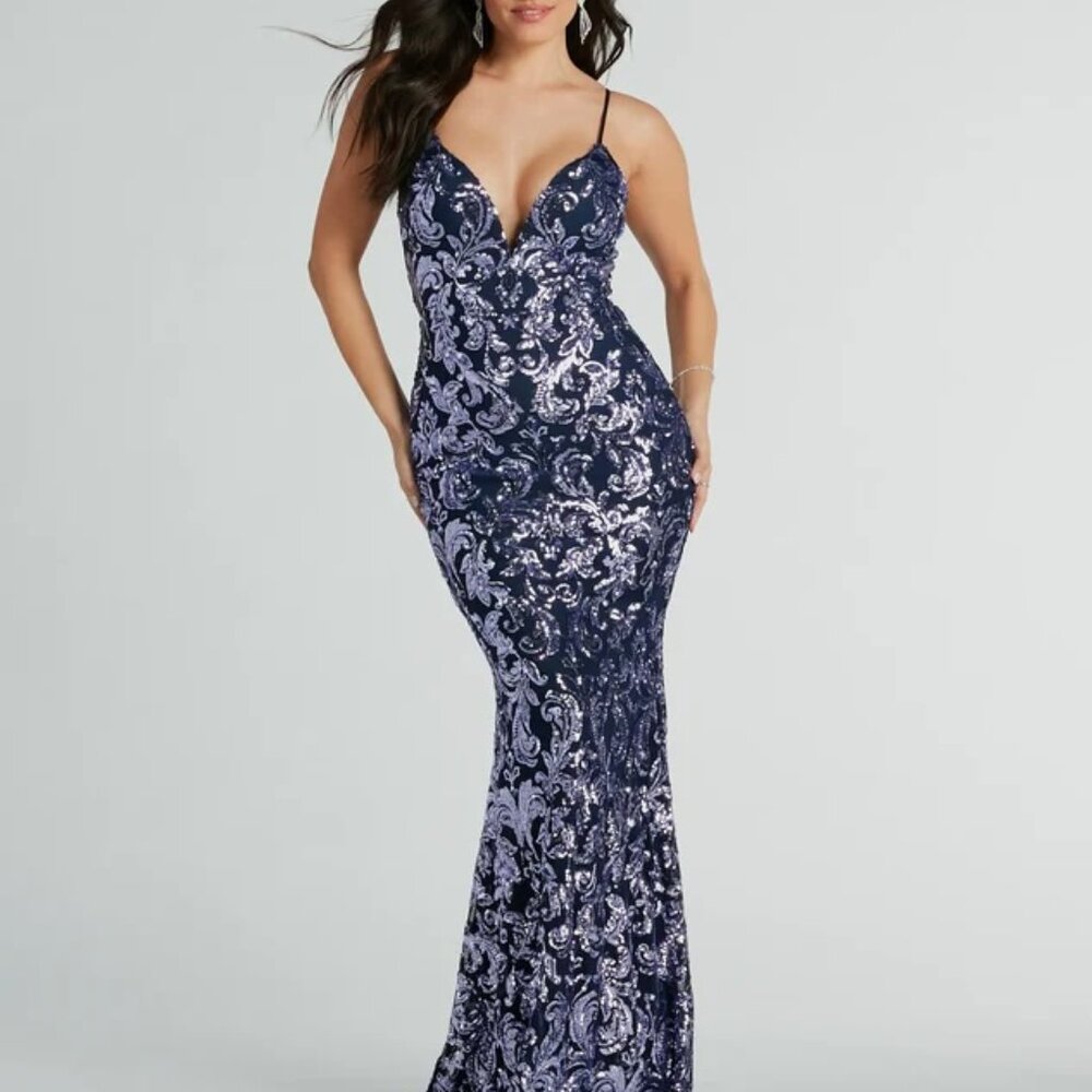 Windsor Evelyn V-Neck Mermaid Sequin Formal Dress - XS - Never Worn